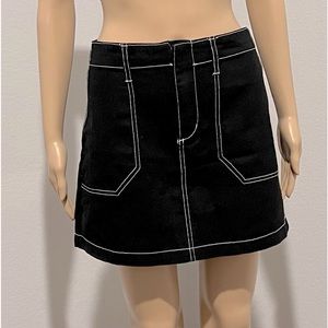 Black mini skirt w/belt